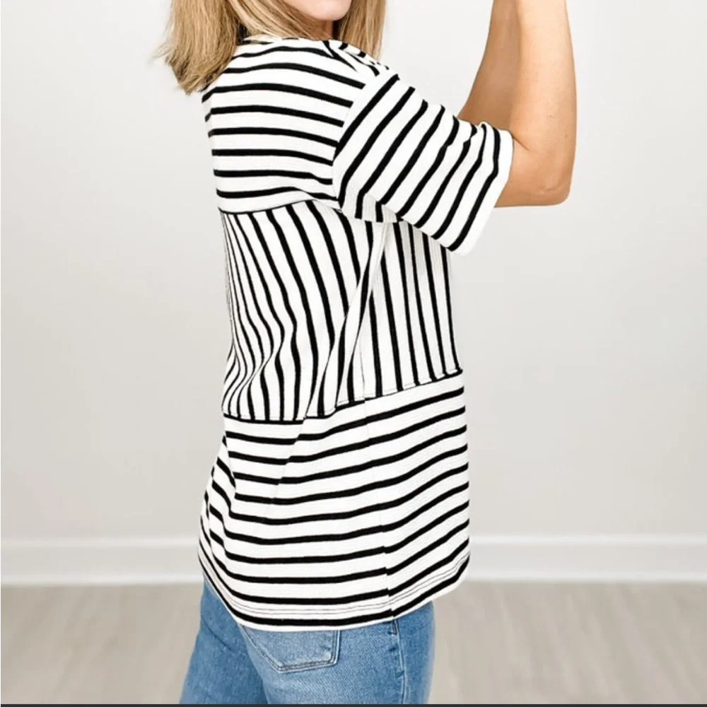 NEW Short Sleeve Round Neck Striped
Cloudy Knit Top M Ivory/Black - Picture 2 of 9